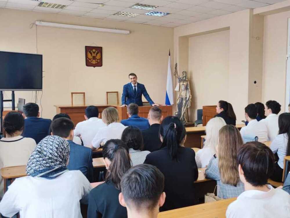Студентам АГУ напомнили о вреде наркотиков