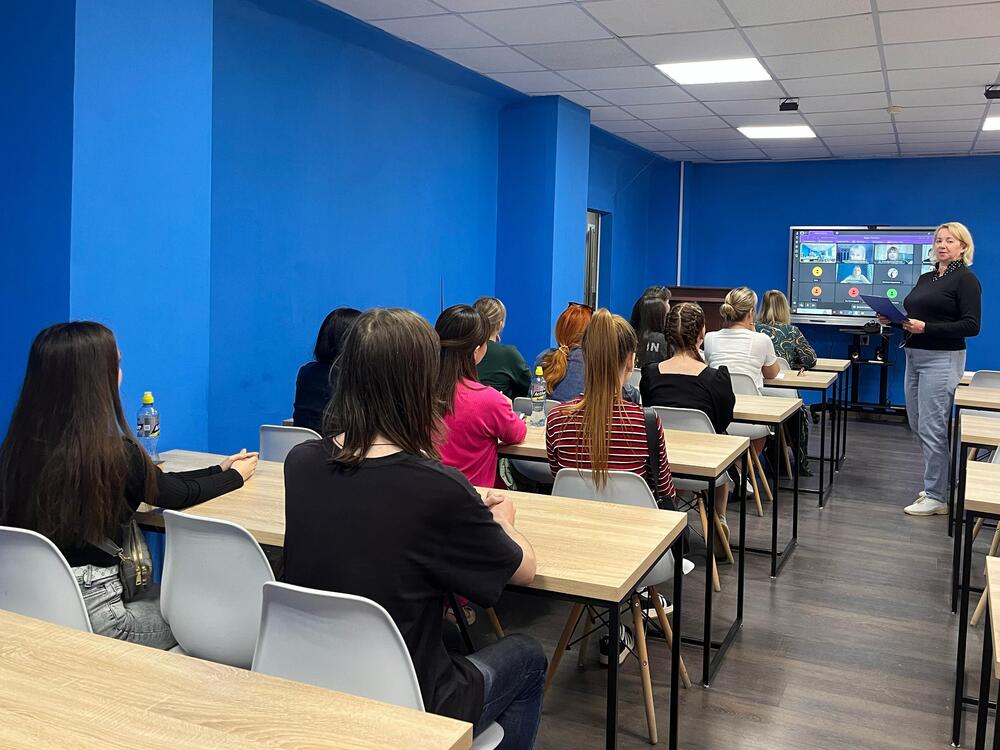 В филиале АГУ в Знаменске обсудили тему взаимодействия детей с родными