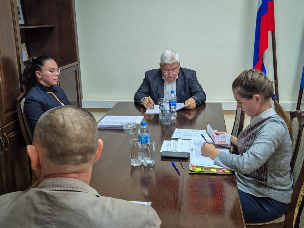 Будущие юристы АГУ перенимают опыт консультирования у уполномоченного по правам человека
