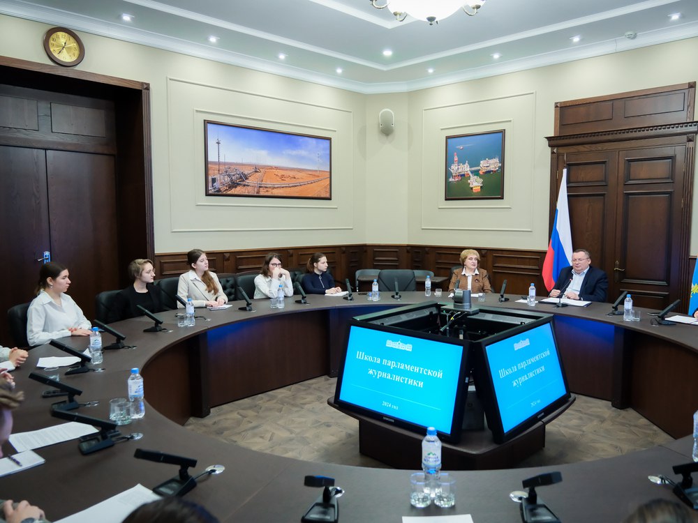 Студенты-журналисты АГУ встретились с председателем Думы Астраханской области