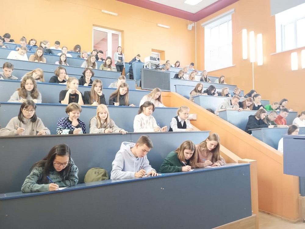 Всероссийский диктант по английскому языку прошёл в АГУ
