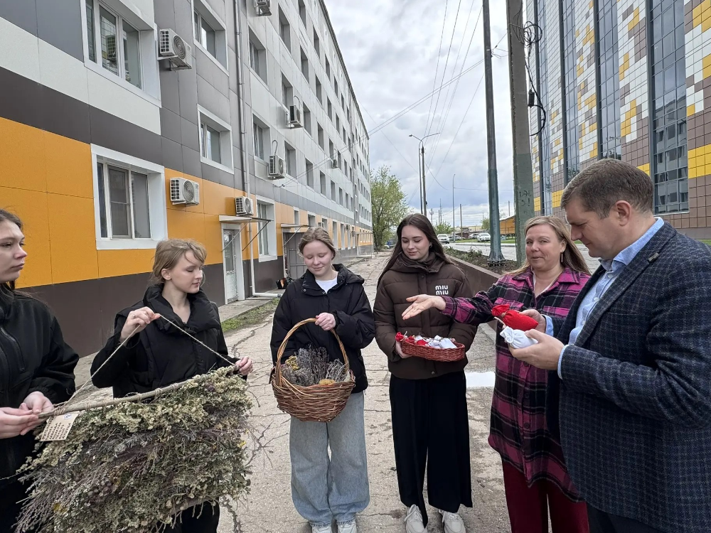 В аптекарском огороде АГУ студенты выращивают лекарственные растения