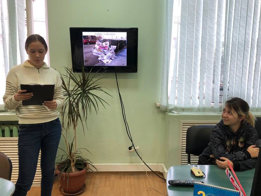 Студенты-химики обсудили экологические проблемы на иностранном языке