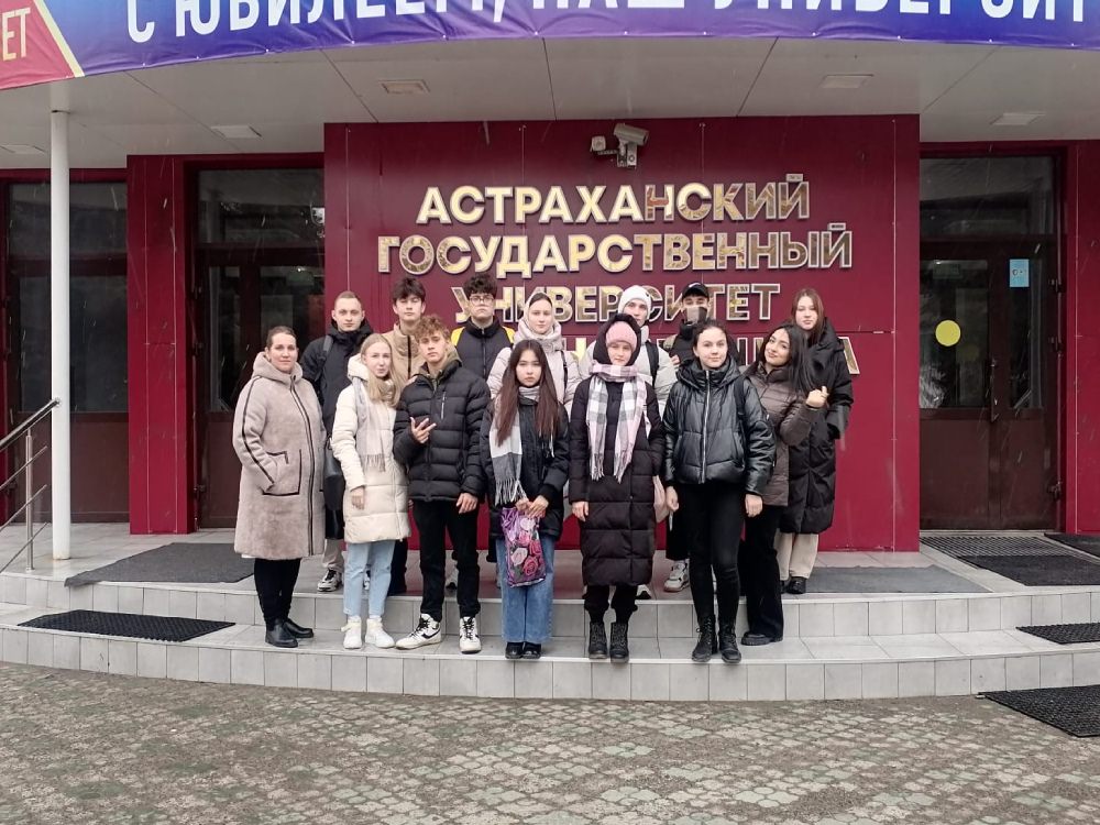 «АГУ глазами школьников»: вуз посетили старшеклассники СОШ № 40