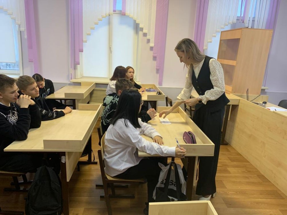 Преподаватель АГУ рассказала школьникам о роли математики в различных сферах деятельности