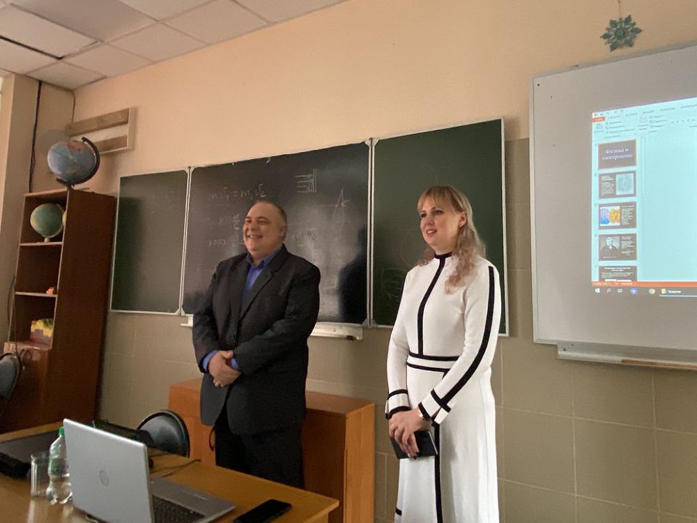Декан ФФМиИТ АГУ рассказал школьникам об основах физики в электронике и робототехнике