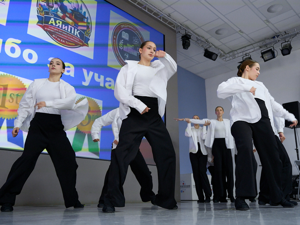 В АГУ прошла игра «Что? Где? Когда?» для участников «Предуниверсария»

