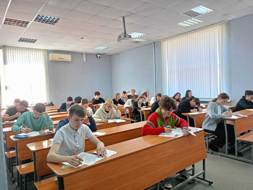 В АГУ стартовал II тур Прикаспийской межрегиональной олимпиады школьников