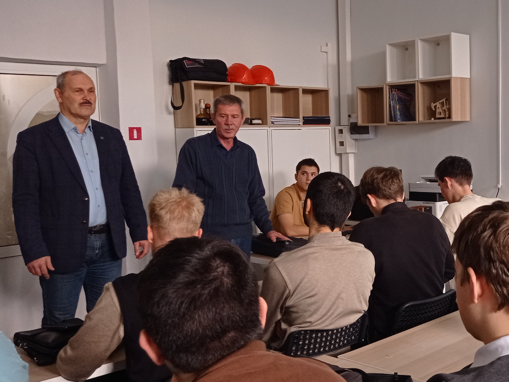 Преподаватели АГУ рассказали выпускникам колледжа о преимуществах карьеры геолога