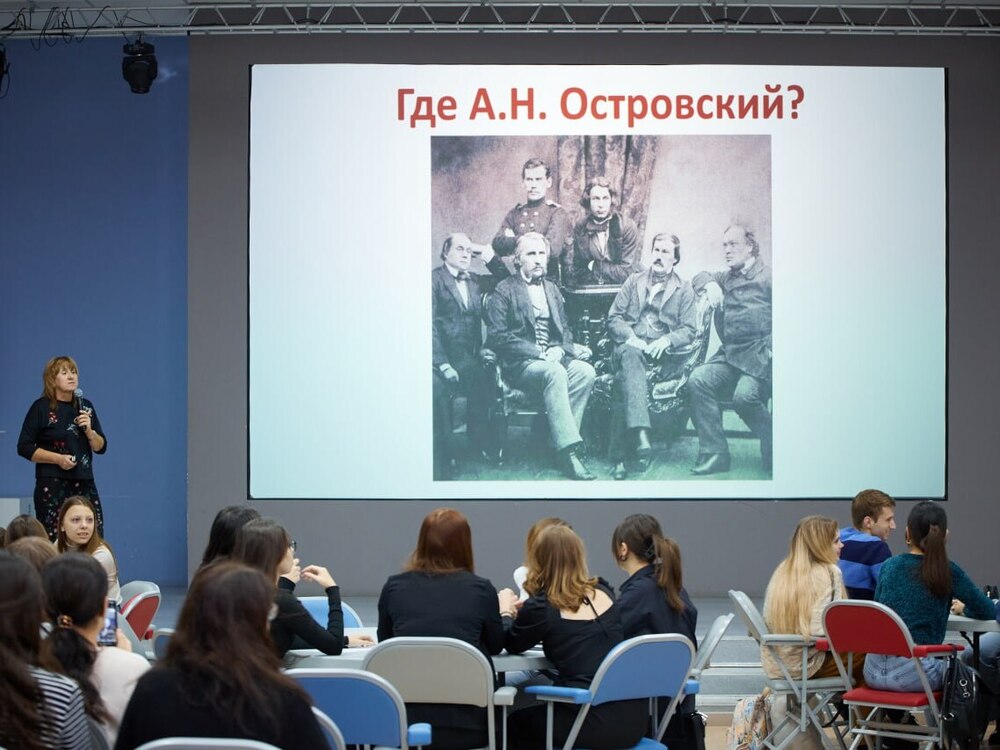 Студенты АГУ вспомнили творчество великого русского драматурга