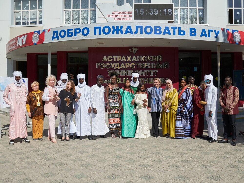 Студенты АГУ окунулись в быт и культуру африканского народа