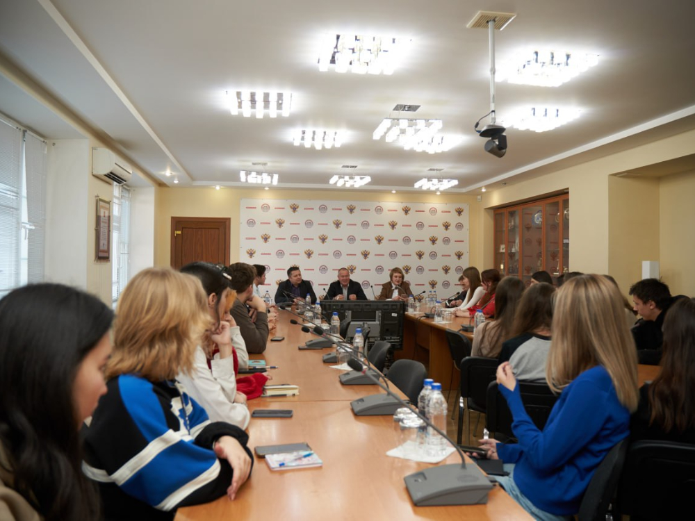 Будущие журналисты АГУ отметили Всемирный день телевидения вместе с ГТРК «Лотос»