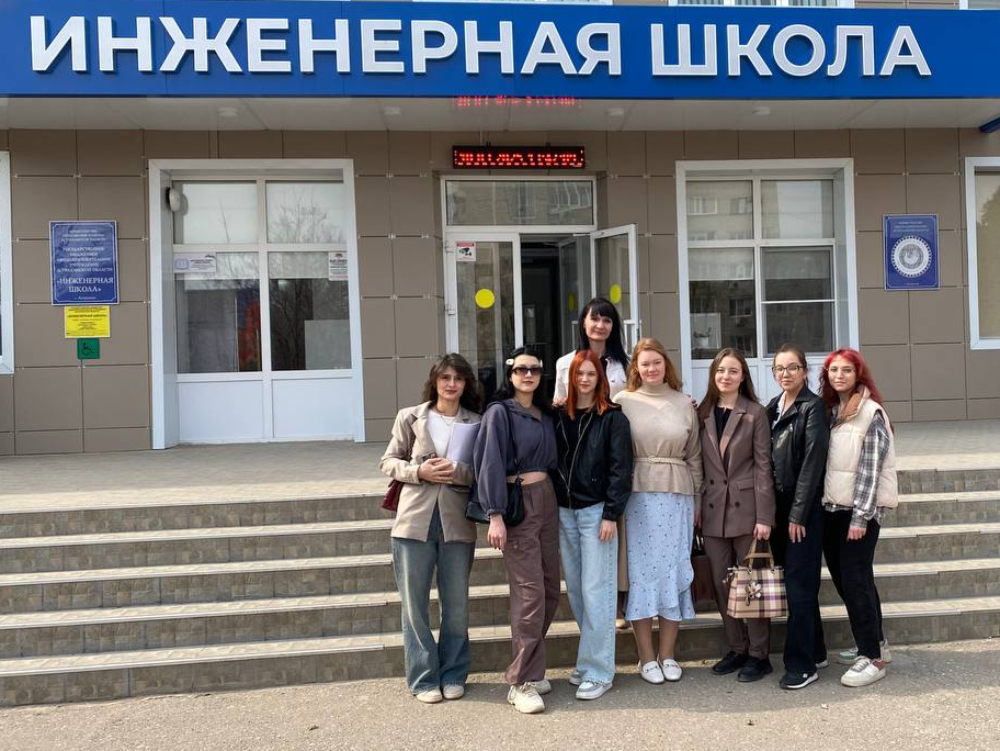 Молодые педагоги АГУ переняли опыт у заслуженных учителей города
