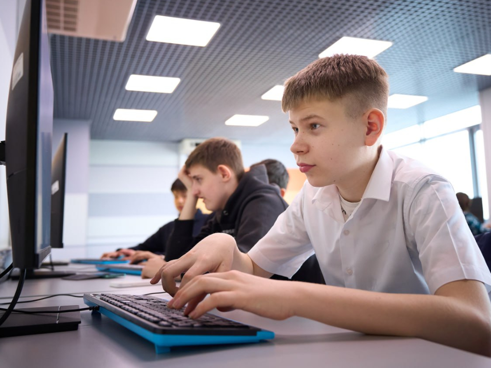 В Международный день интернета студенты АГУ вдохновили школьников на изучение IT
