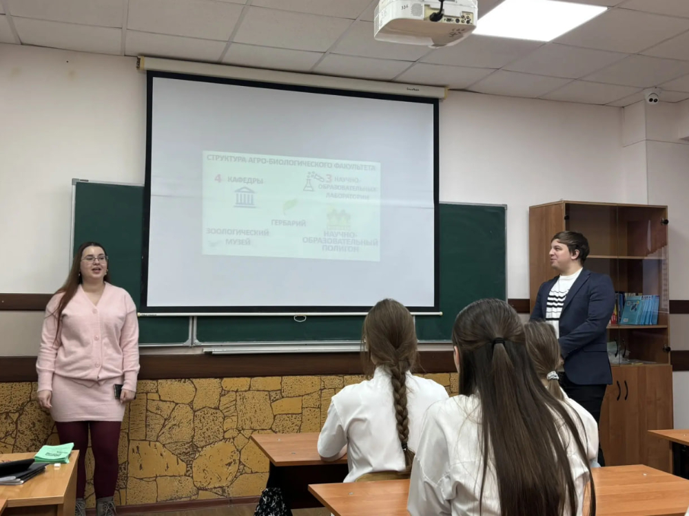Преподаватели АГУ побывал в гостях у гимназии № 1

