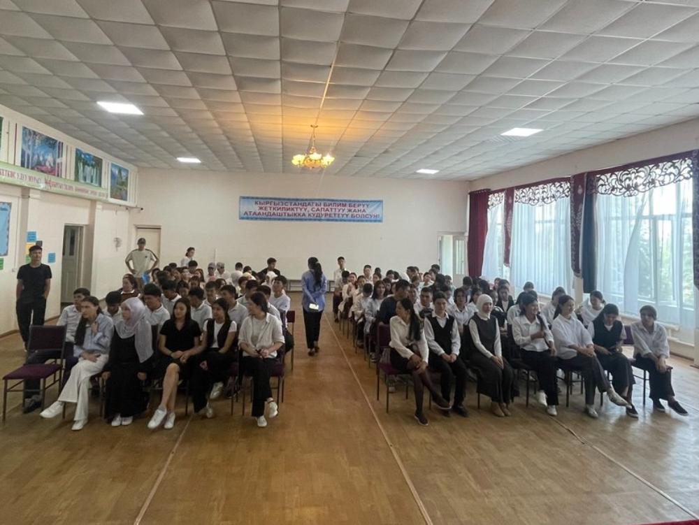 Более 400 школьников из Кыргызстана узнали о возможностях обучения в АГУ
