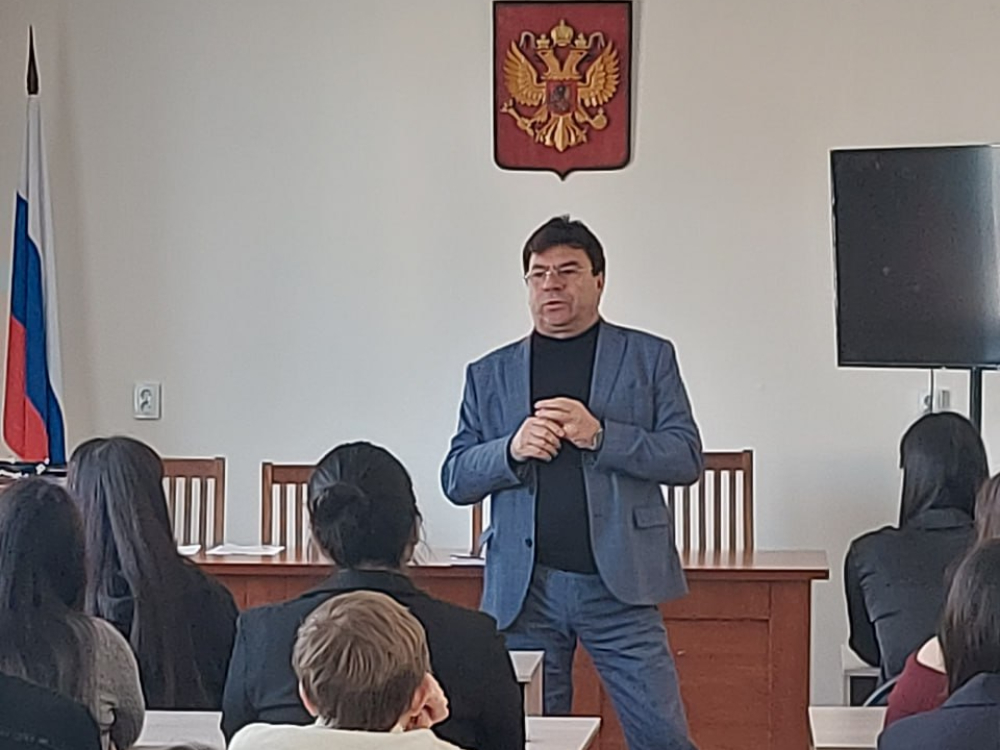 Студенты АГУ узнали о важности выборов от председателя избиркома