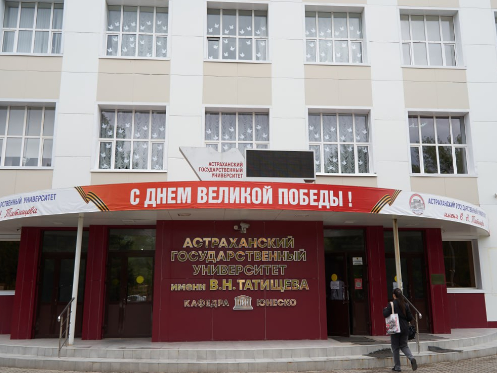 Студенты АГУ вновь присоединились к акции «Окна Победы»