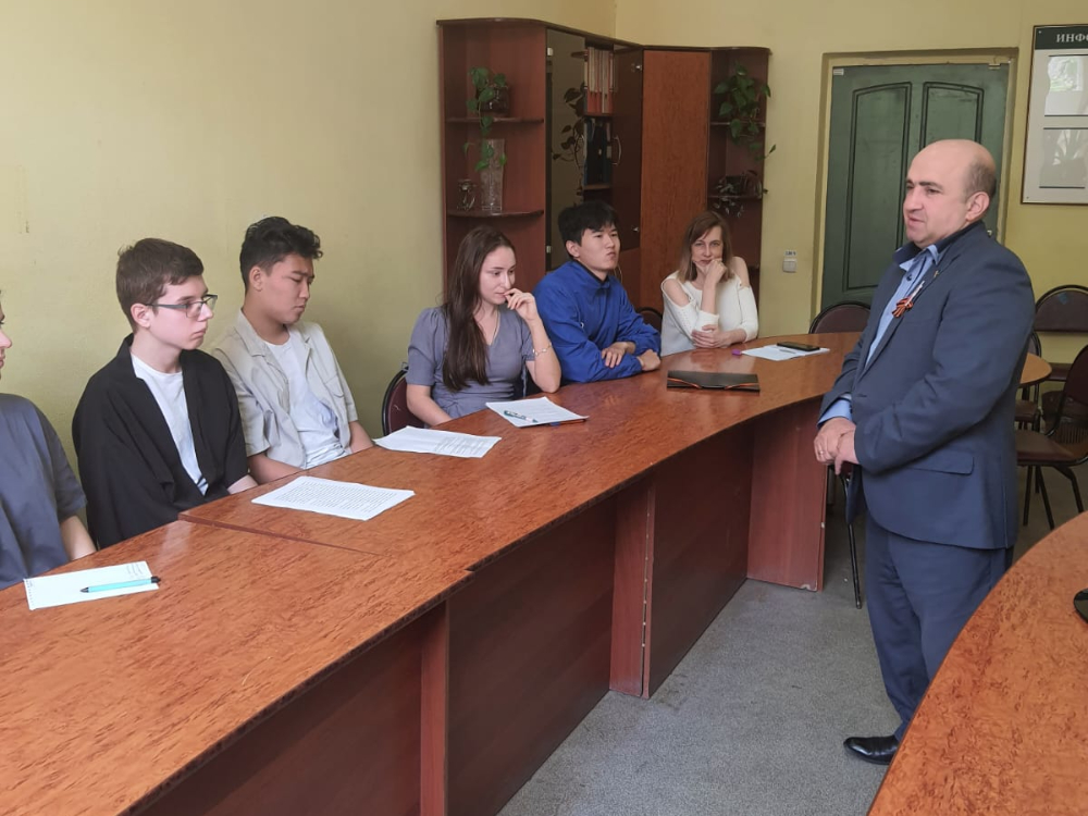 Студенты АГУ обсудили экологические проблемы на английском языке