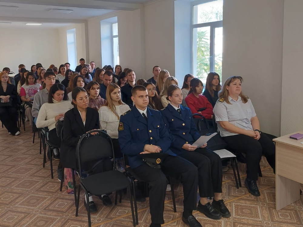 Студенты АГУ узнали о выборах и особенностях региональной политики