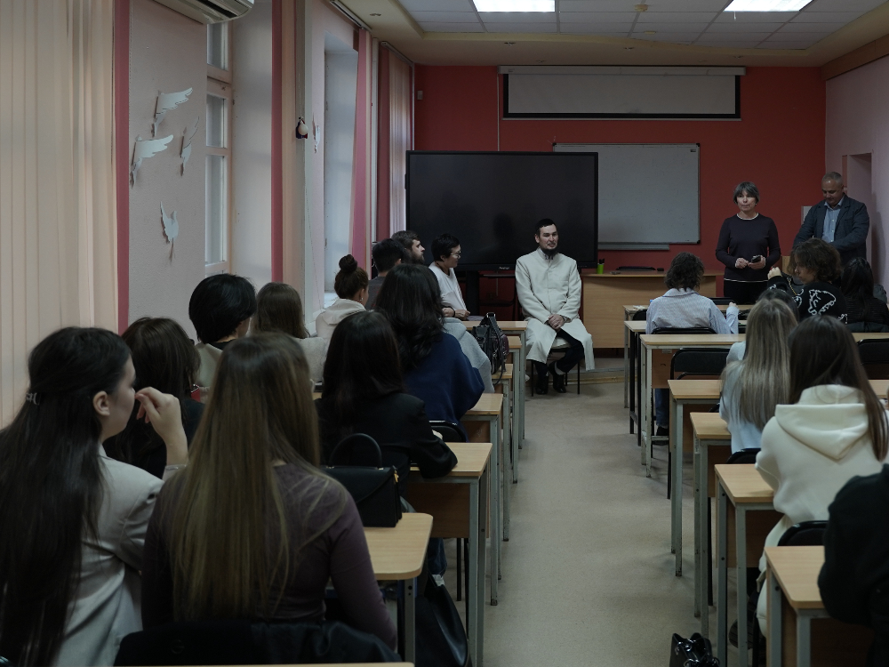 Студенты АГУ узнали, как сохранить вечные ценности в мире гаджетов