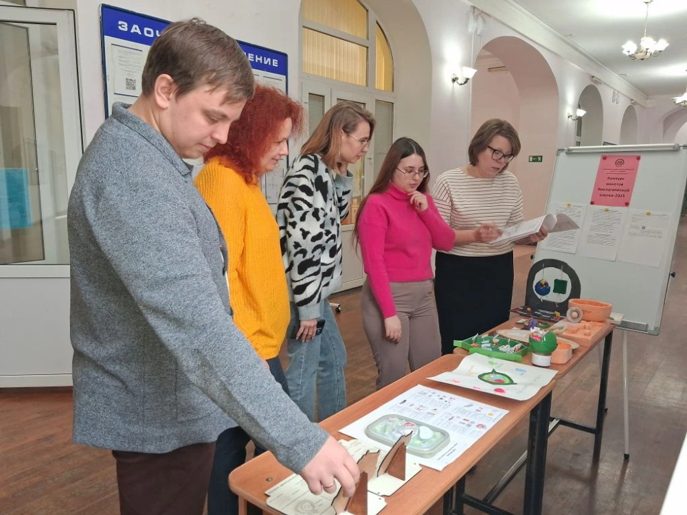В АГУ объявили победителей конкурса макетов биологической клетки