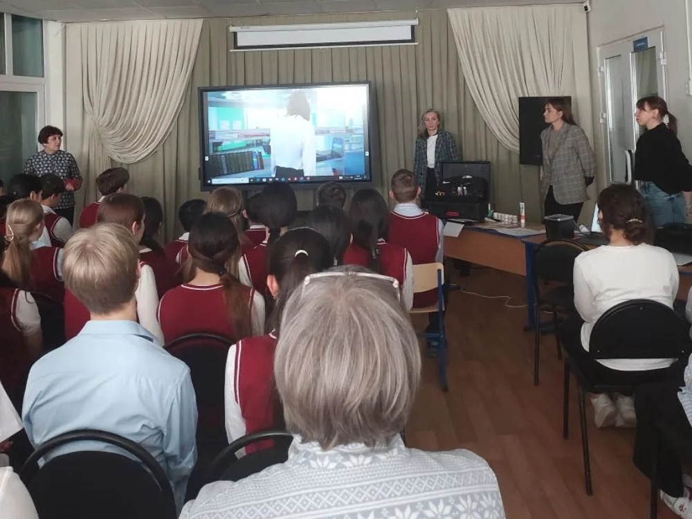 Делегация АГУ вдохновила школьников на юридическую карьеру