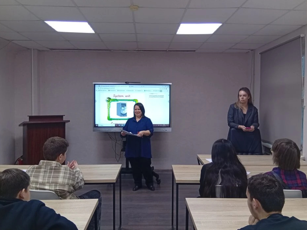 Школьники в АГУ освоили технические термины на иностранном языке