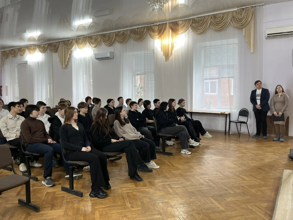 Школьники узнали о практических исследованиях в АГУ