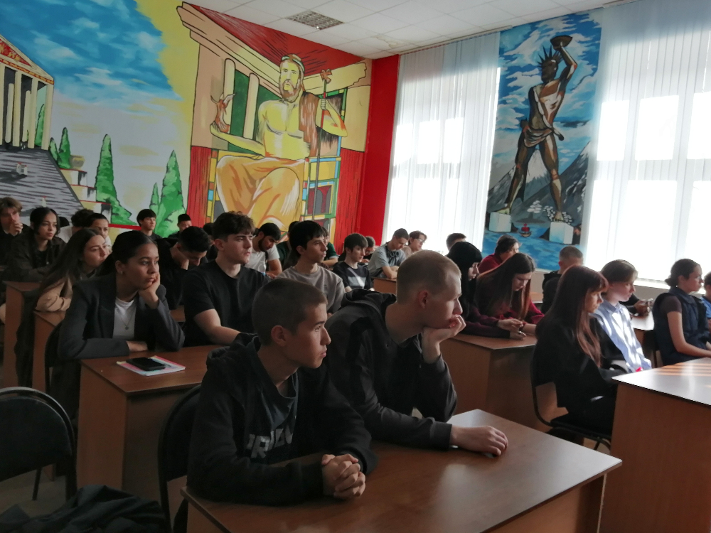 Честь, достоинство и ежедневный выбор: в АГУ обсудили вечные ценности