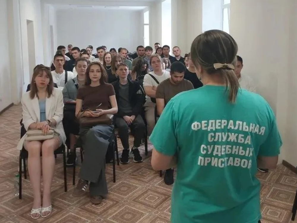 Студентам-юристам АГУ рассказали о карьере в службе судебных приставов