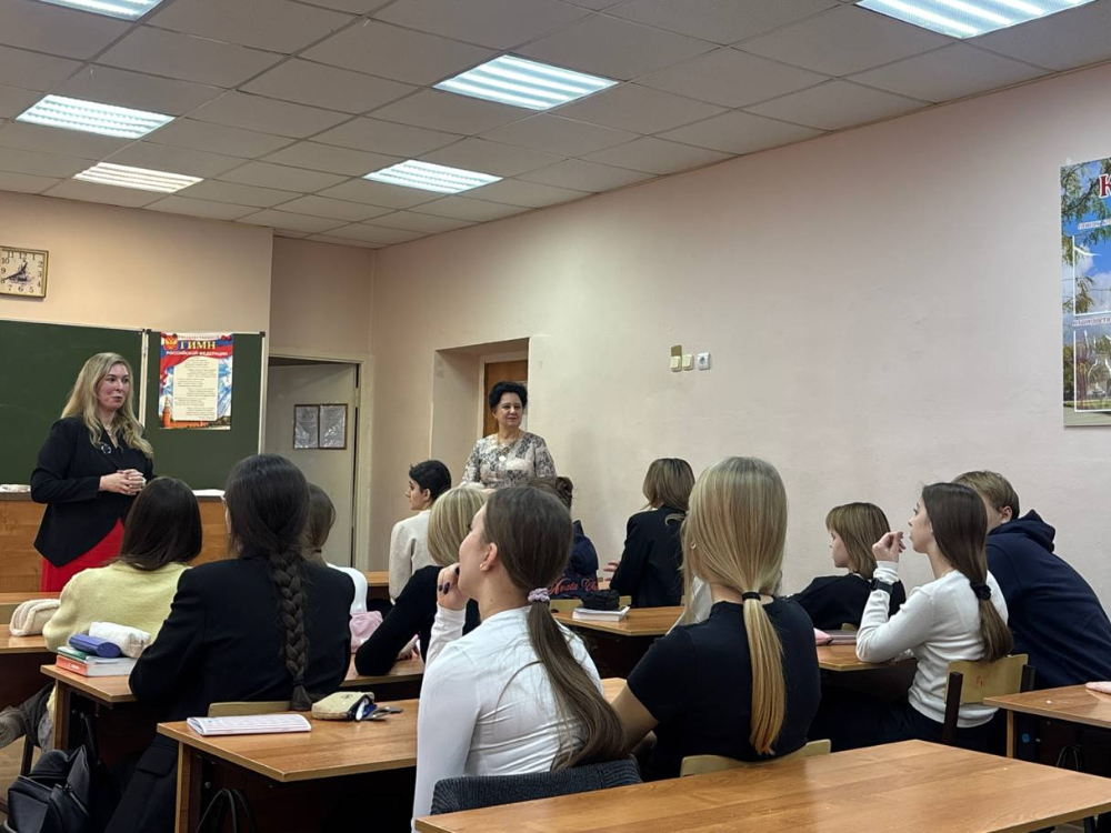 Преподаватели АГУ провели урок по биологии на английском языке